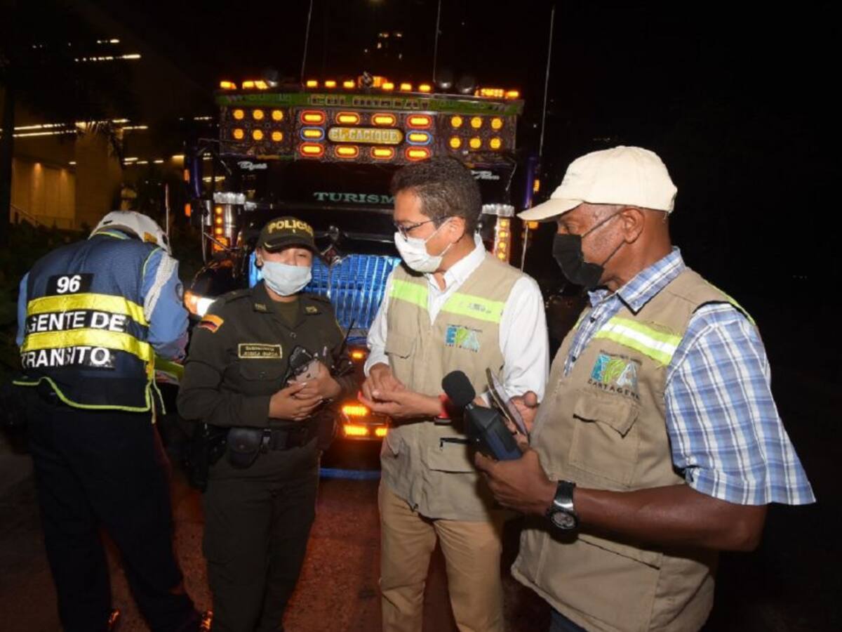 Por quejas de ruido realizan operativos a chivas turísticas en Cartagena