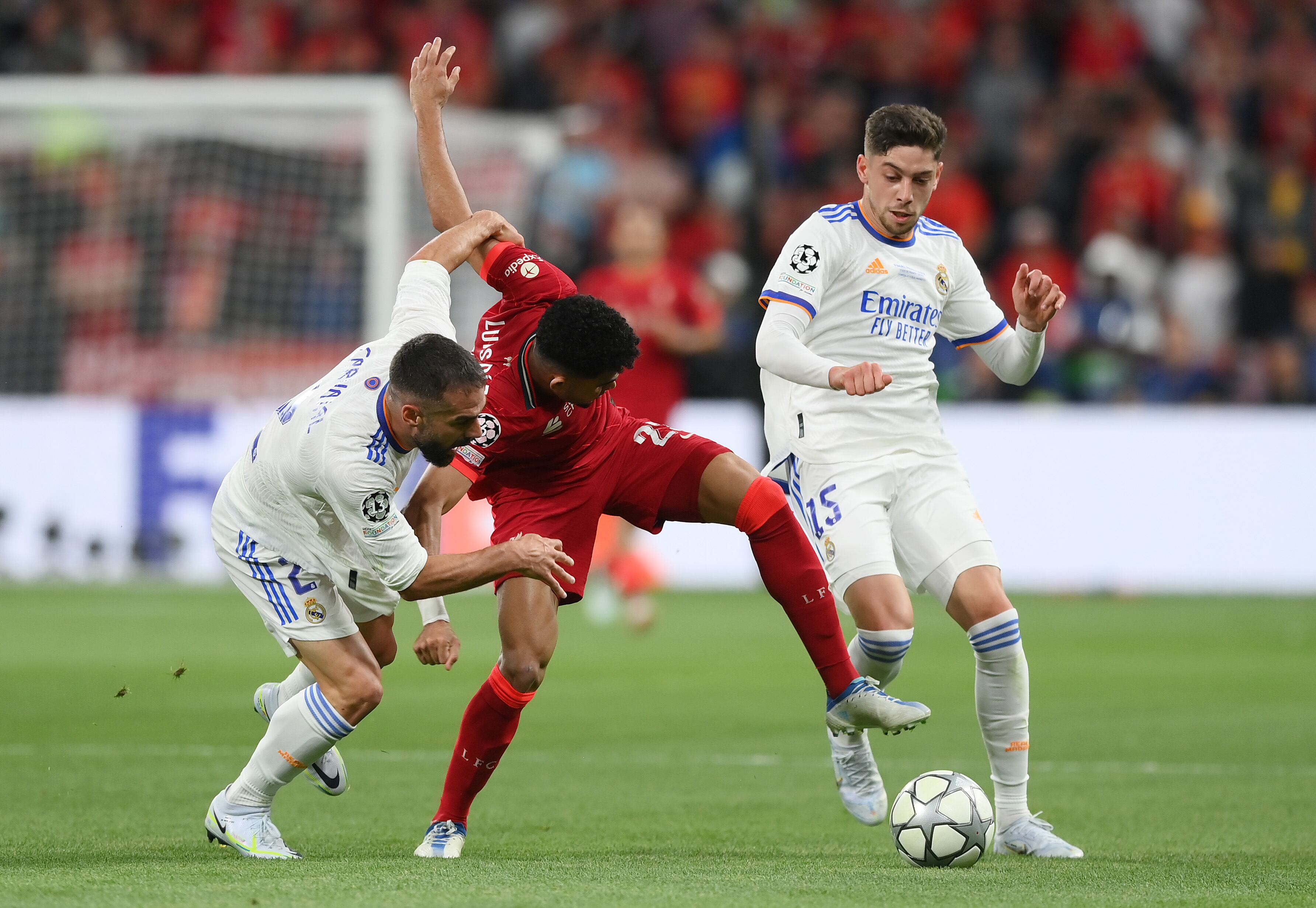 Luis Díaz vs Real Madird (Photo by Shaun Botterill/Getty Images)