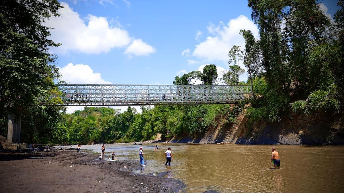 UNGRD entregó detalles de puente metálico que conecta a la comunidad en La Paz, Santander