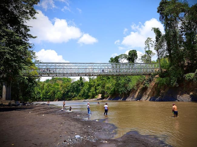 UNGRD entregó detalles de puente metálico que conecta a la comunidad en La Paz, Santander. Foto: UNGRD.
