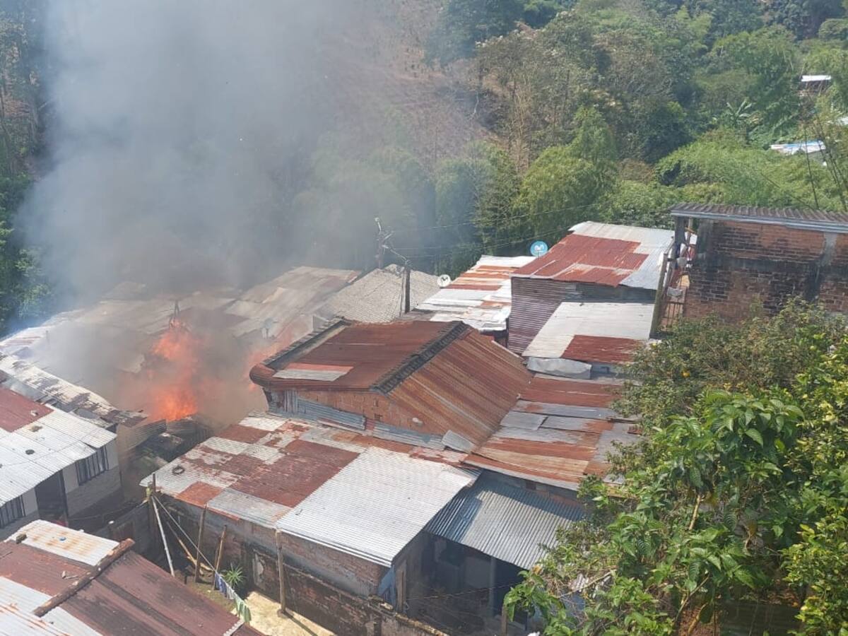 Dos viviendas con pérdida total por incendio estructural en Calarcá, Quindío