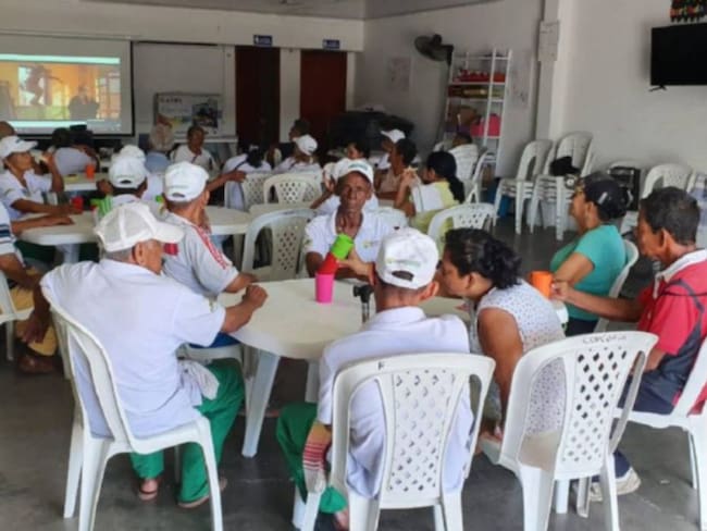 El 53% de adultos mayores contagiados de COVID-19 en asilos se recuperaron