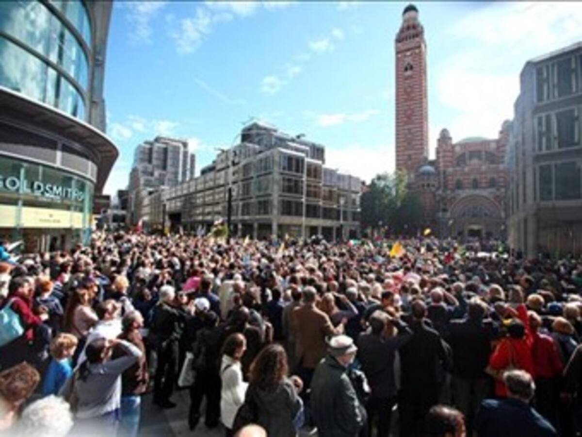 Miles de personas protestan en Londres contra la visita del Papa