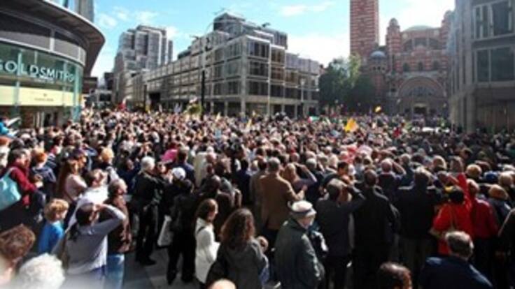 Miles de personas protestan en Londres contra la visita del Papa