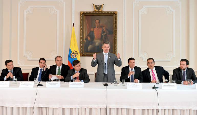En agosto, Santos se reunió con los directores de los partidos de la Unidad Nacional, para discutir las posibles vías para implementar un eventual acuerdo de paz con la guerrilla de las Farc.
