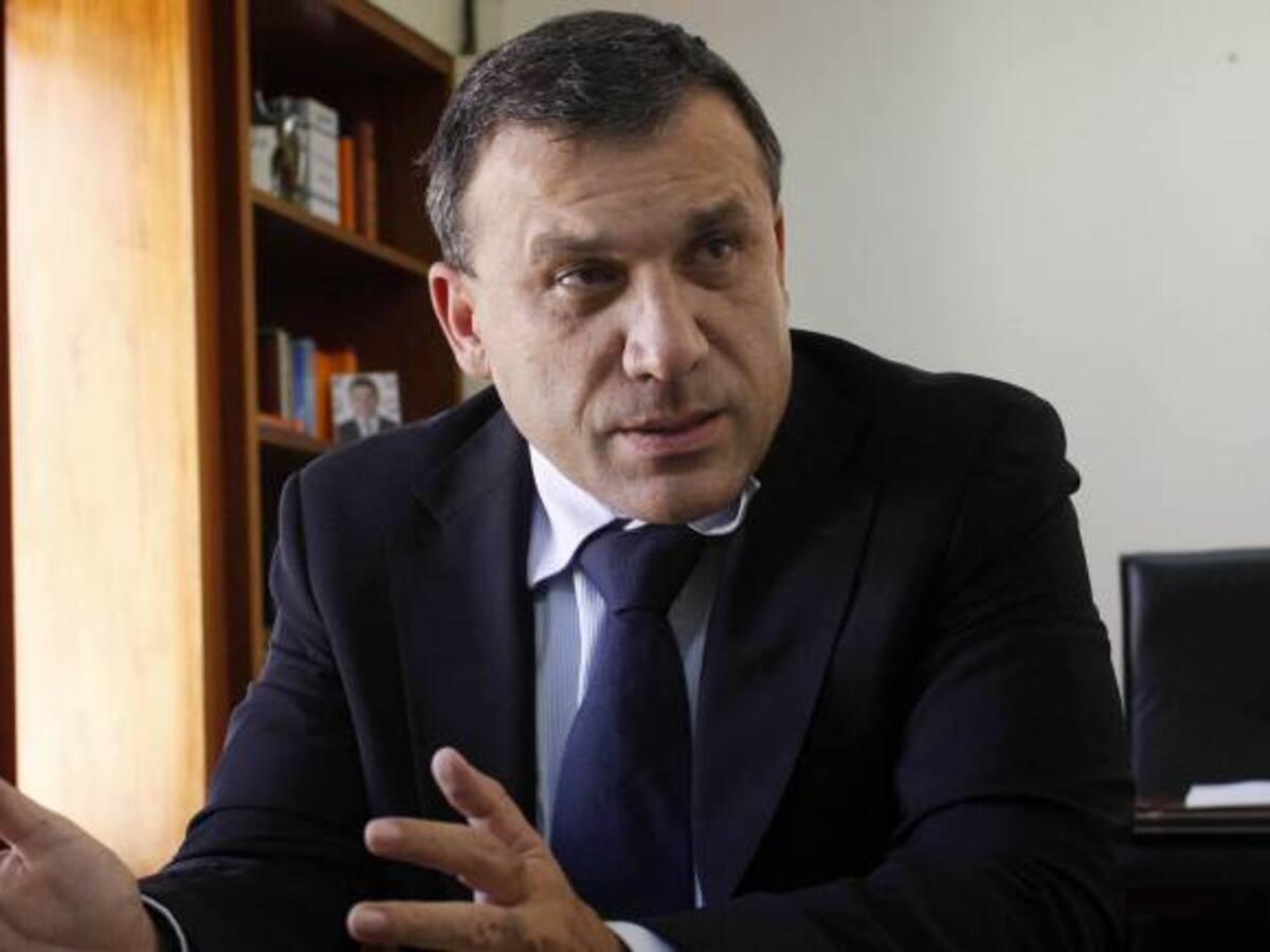 Roy Barreras pide a la fiscalía investigar amenazas de muerte en su contra