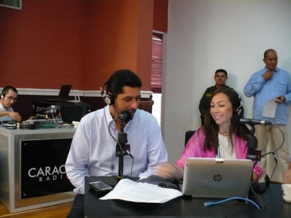 Darío Arizmendi y su equipo desde la heroica, mostrando lo mejor de la ciudad y sus gentes. Foto: Caracol Radio.