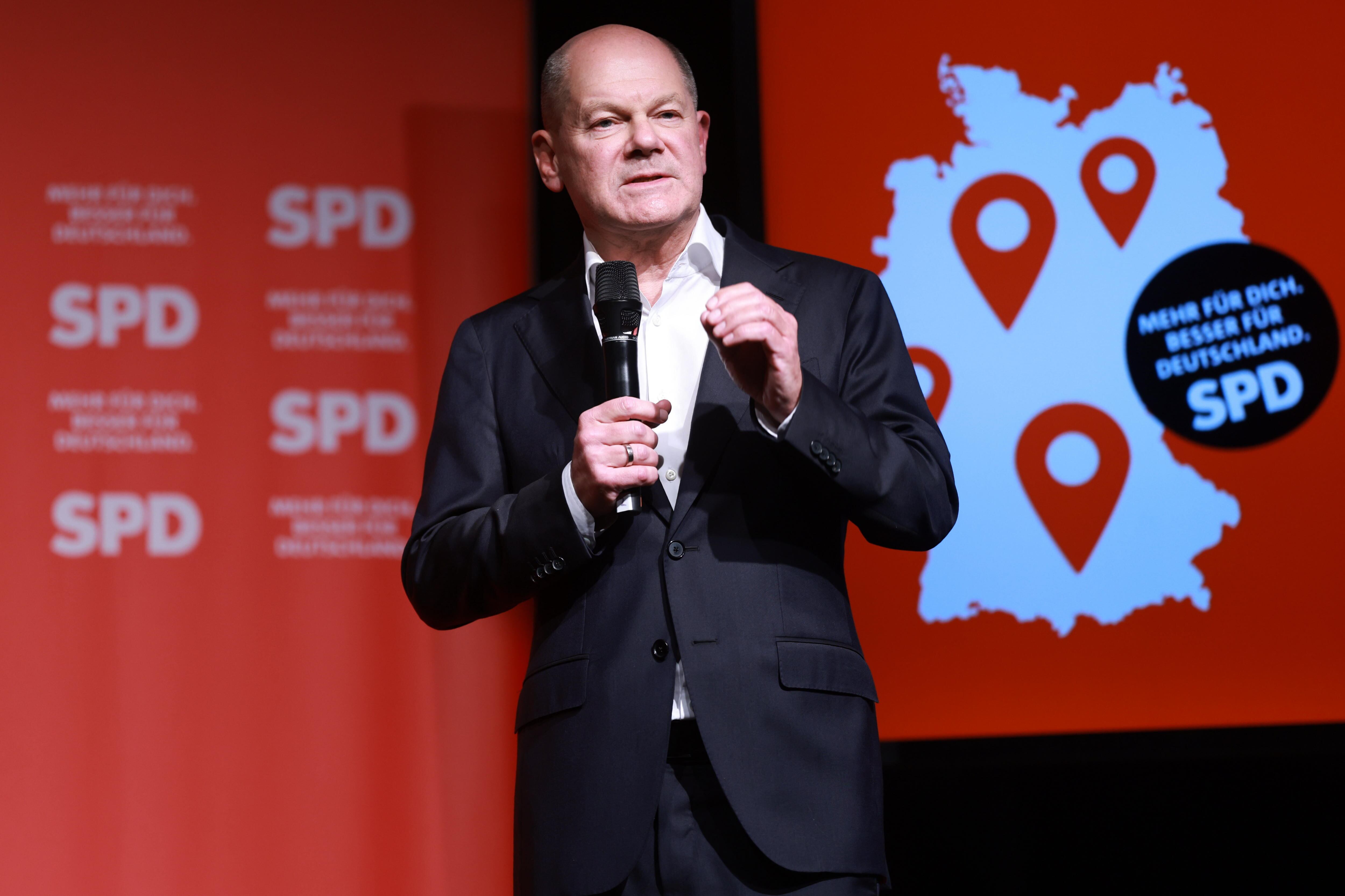 Berlin (Germany), 28/01/2025.- German Chancellor Olaf Scholz speaks during an election campaign event of the Social Democratic Party (SPD) in Berlin, Germany, 28 January 2025. Originally scheduled for 28 September 2025, the German federal parliamentary elections will be held, as a snap election, on 23 February 2025, following the collapse of the governing coalition. (Elecciones, Alemania) EFE/EPA/CLEMENS BILAN