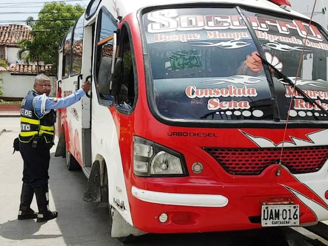 Conductores de buseta en Cartagena pusieron en peligro a sus pasajeros