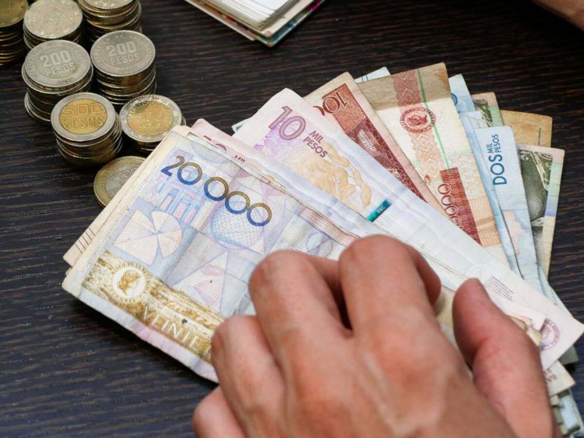 Gobierno pagará el 50% de la prima de junio a trabajadores formales
