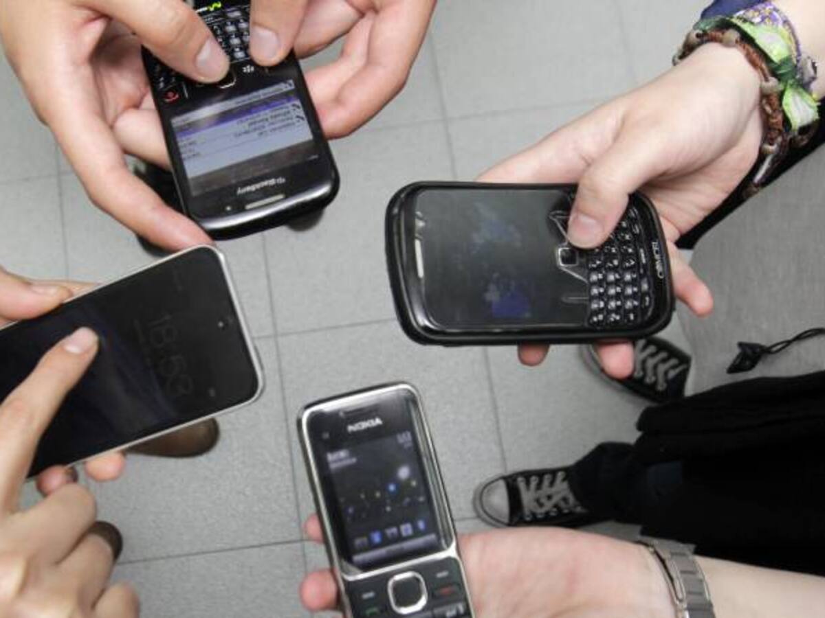 Banda infiltró bases de datos del Gobierno para borrar el registro de los celulares hurtados