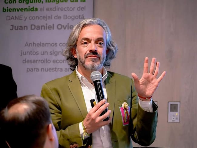 La economía colombiana está asfixiada sin políticas públicas claras: Juan Daniel Oviedo