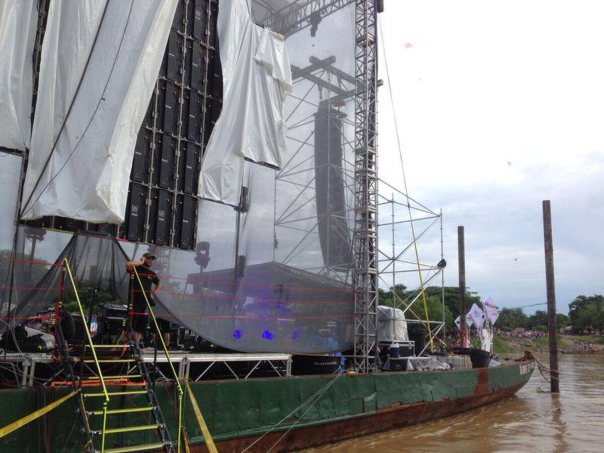 Las playas del Río Sinú se llenan de espectadores ansiosos por presenciar el primer concierto de la gira "Loco por Amor"
