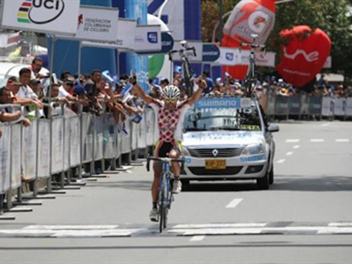 Fernando Camargo ganó en Manizales la novena etapa de la Vuelta a Colombia