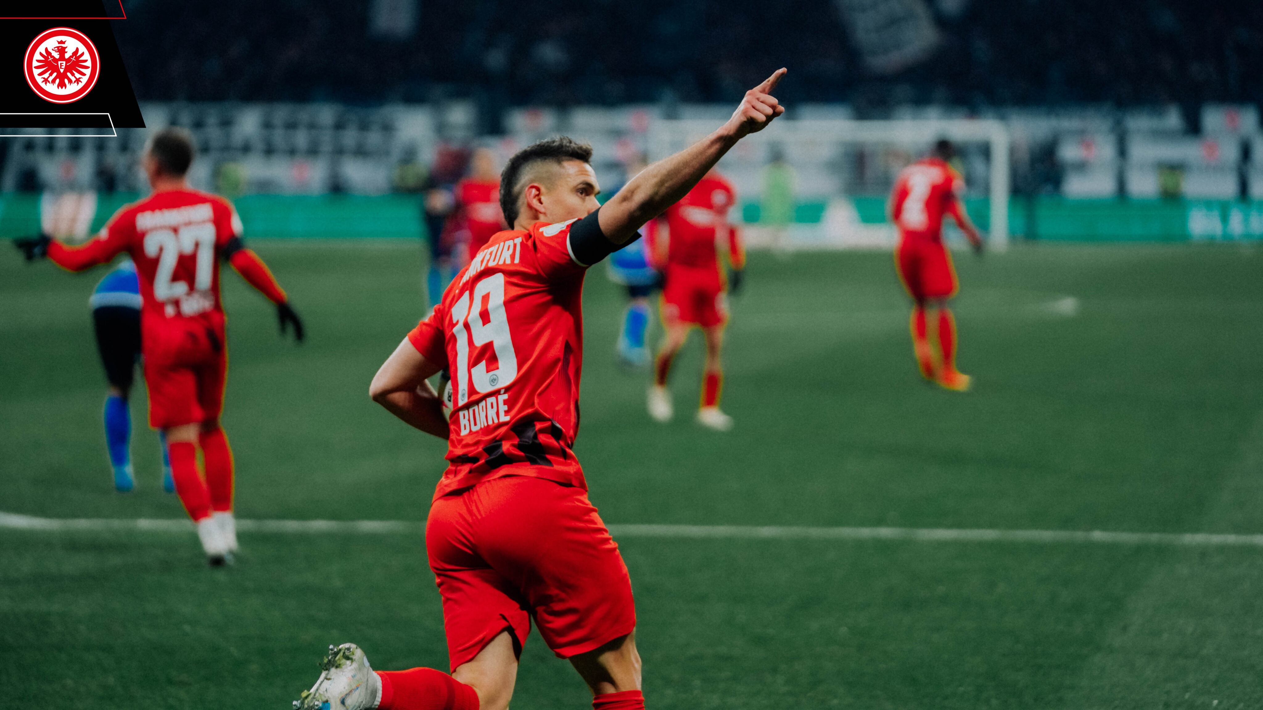 Rafael Santos Borré celebra el segundo gol del Eintracht Frankfurt / Twitter: @Eintracht