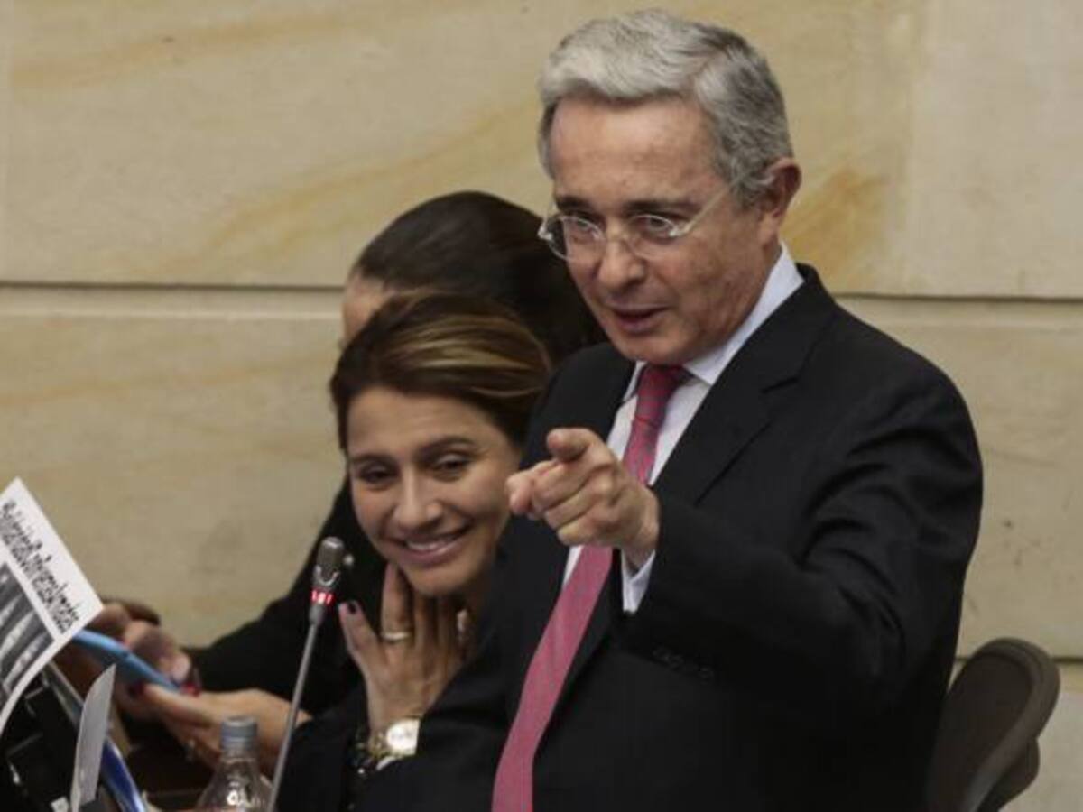 El examen antidrogas para funcionarios públicos que propone el uribismo