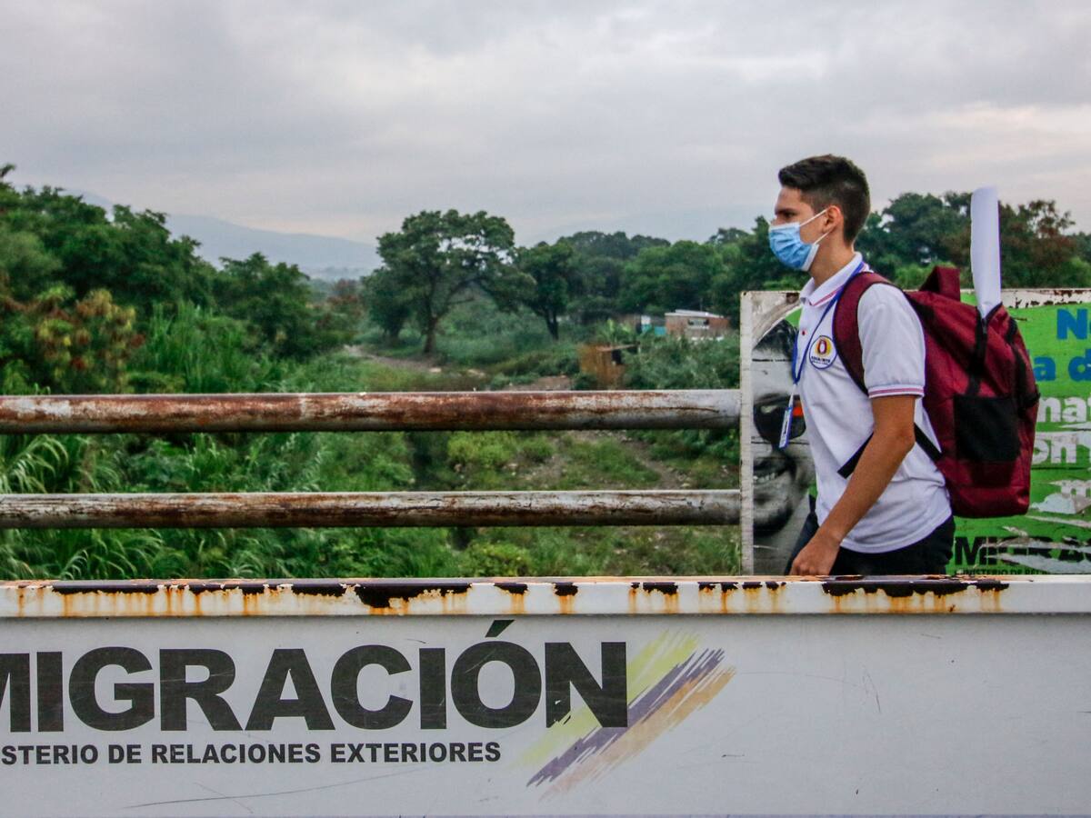 ¿Cuál es el espectro educativo de la población migrante venezolana en Colombia?