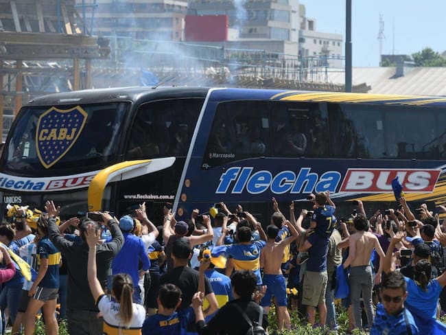 Liberan a detenido por atacar al bus de Boca Juniors el día de la final