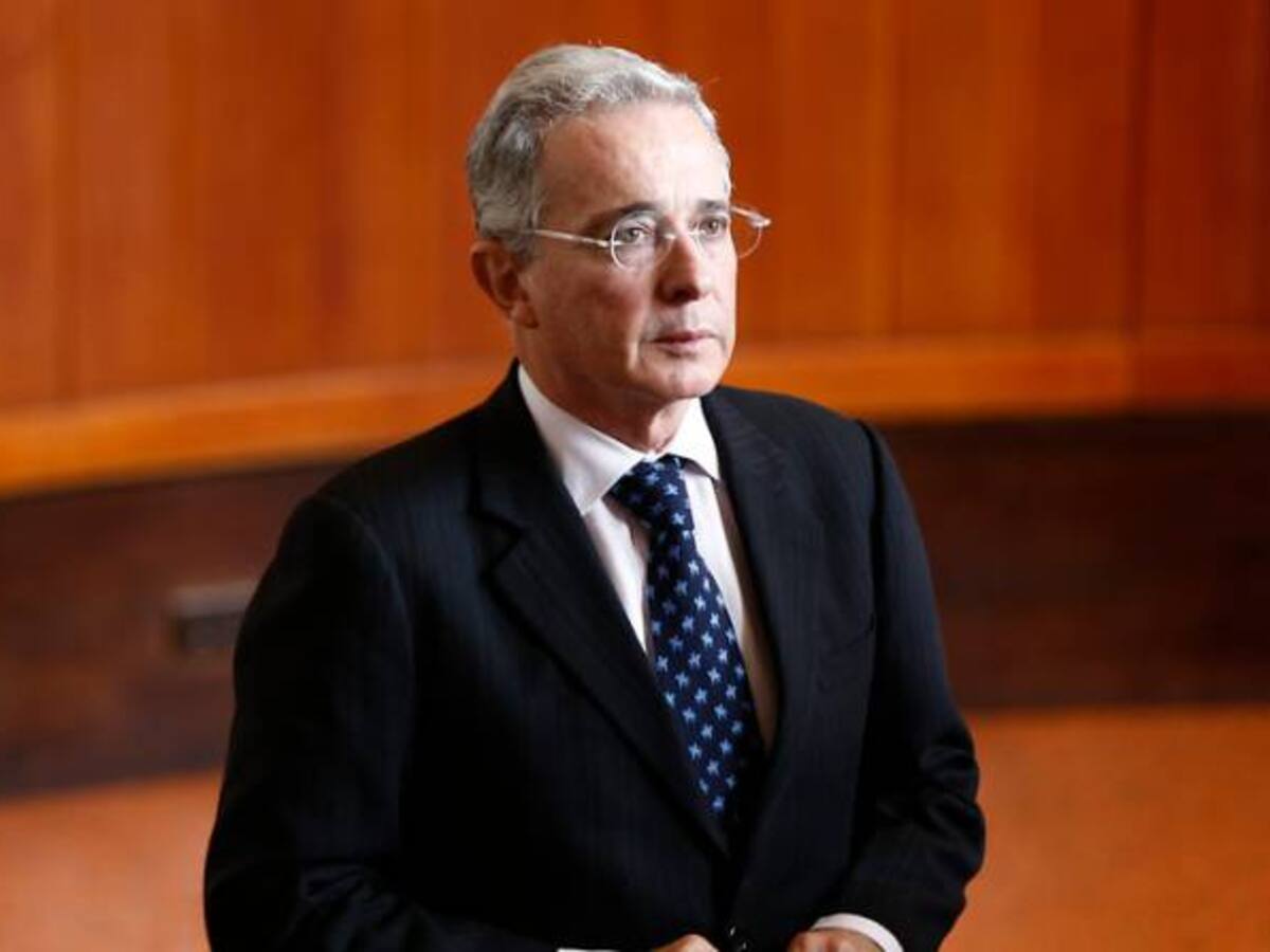 Uribe cuestionó presencia de las Farc en instalaciones del Congreso