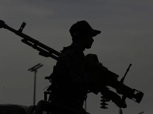 Al menos 35 militares muertos en Yemen en uno de los mayores ataques de hutíes desde 2022. Vista de un soldado hutí de Yemen, en una fotografía de archivo. EFE/Yahya Arhab