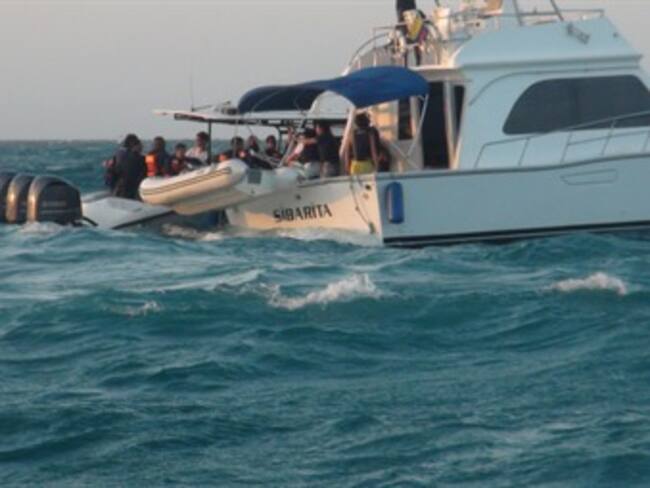 30 personas en un yate a la deriva fueron rescatadas por Guardacostas