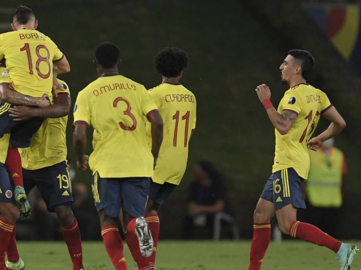 Colombia aterrizó en Goiânia, sede del próximo partido, con Yairo en duda