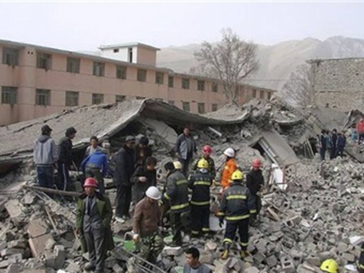 Incinerados cientos de fallecidos en el sismo de China