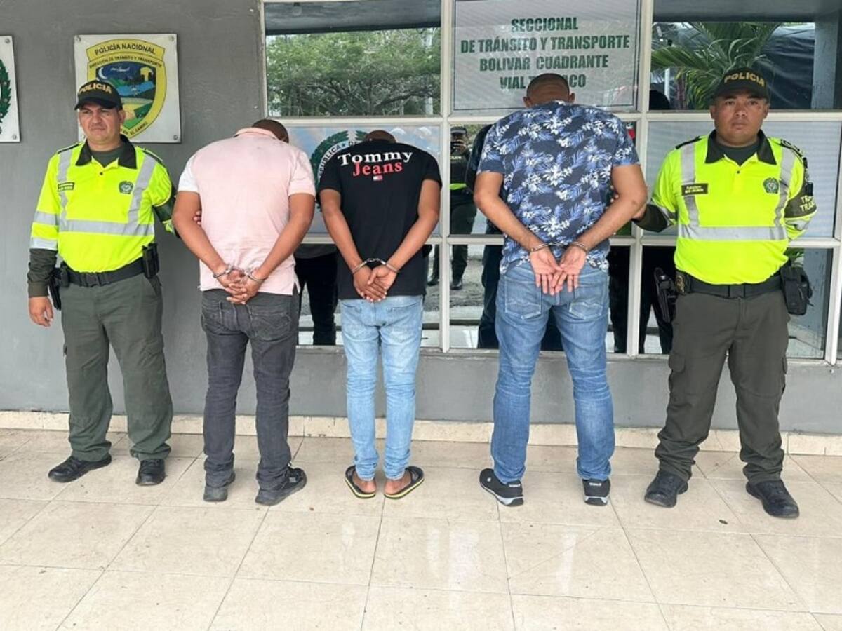 Policía capturó a tres presuntos delincuentes que habrían estafado a una mujer en Palenque