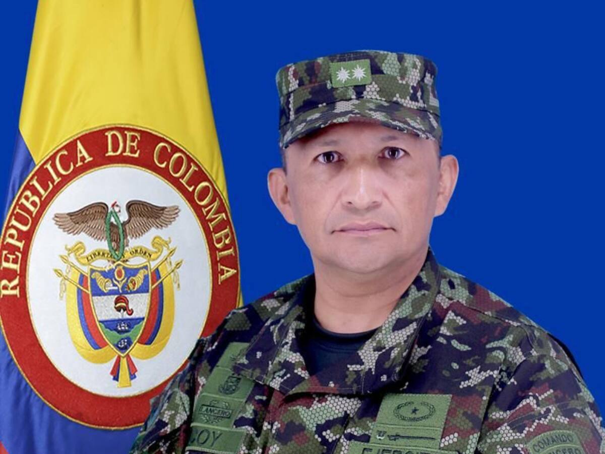 Un general y dos coroneles, a punto de ascender, salen del Ejército