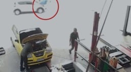 Air-e informó que denunciará a usuario señalado de atropellar a dos técnicos en Barranquilla. Foto: video captura de pantalla.