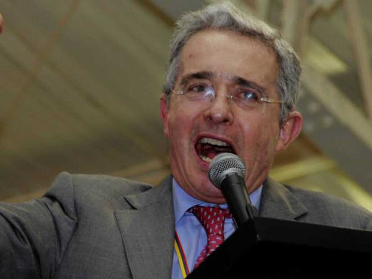 Comparan a Uribe y a Centro Democrático con “El Grinch”