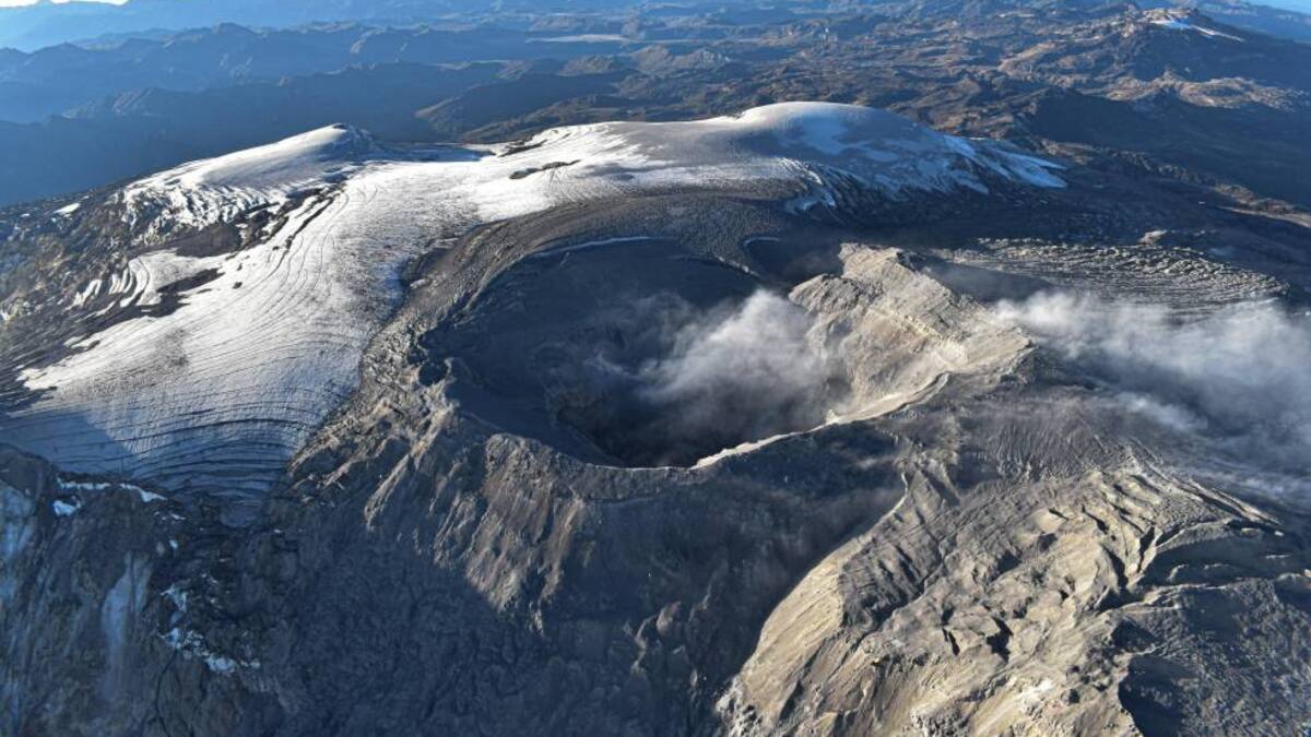 Aumentarán pie de fuerza de Bomberos en Pereira ante alerta por el volcán Nevado del Ruiz