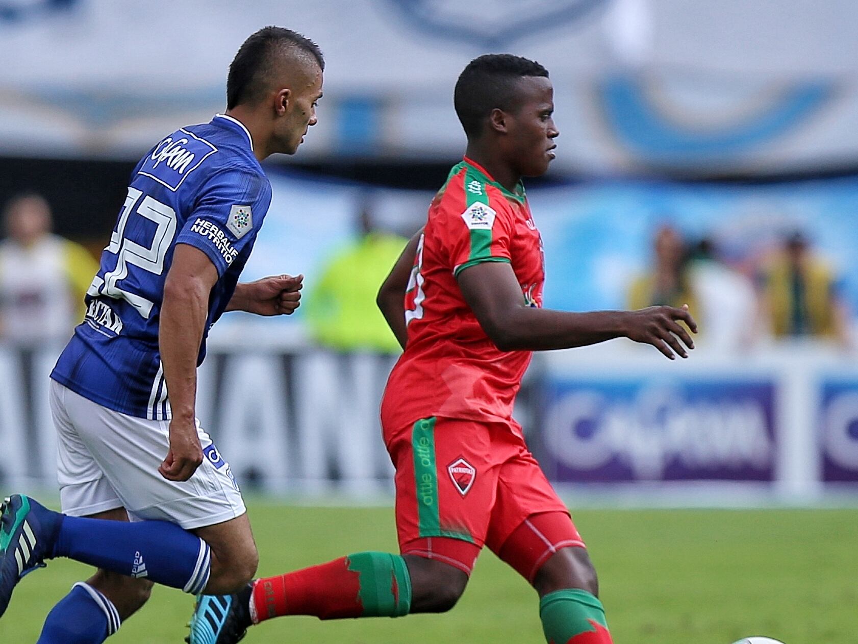 Jhon Arias durante su paso por Patriotas, equipo dueño del 50% de su pase / Colprensa.