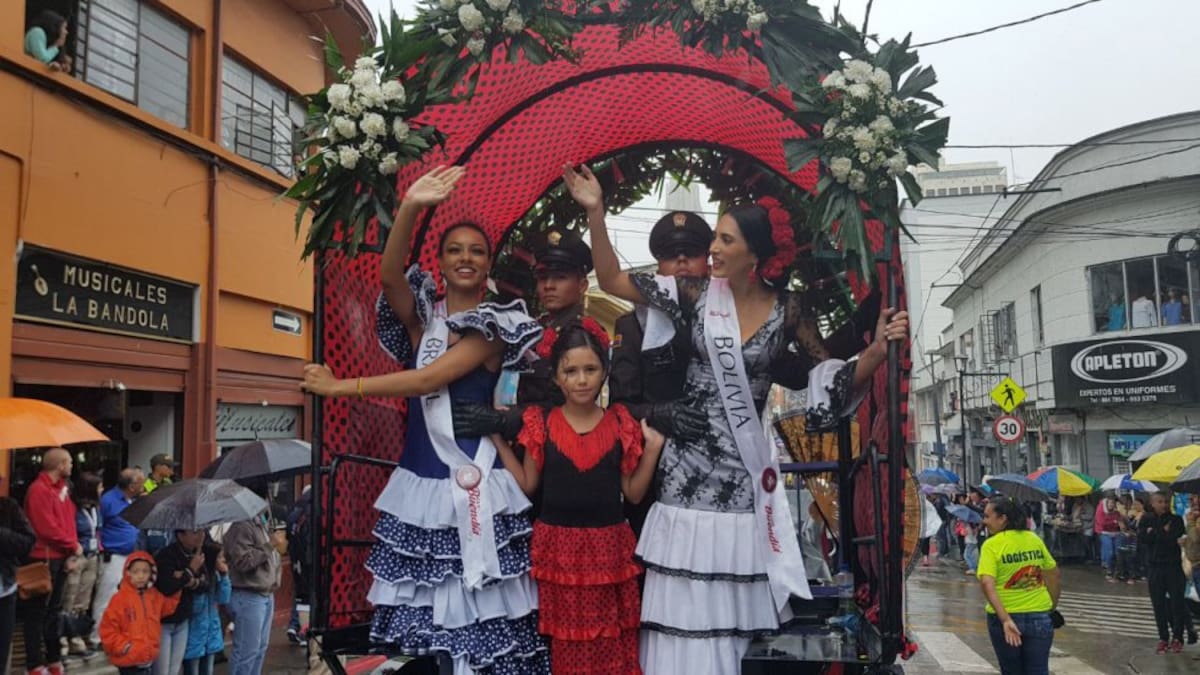 El desfile de las Carretas del Rocío en el cuarto día de la Feria de Manizales