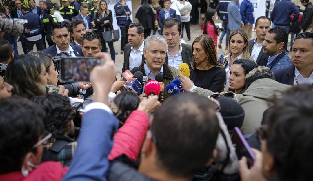 Presidente Iván Duque y periodistas.