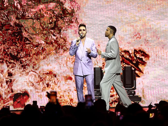 TORONTO, ONTARIO - MAY 29: (L-R) Prince Royce and Romeo Santos perform at Scotiabank Arena on May 29, 2026 in Toronto, Ontario. (Photo by Jeremychanphotography/Getty Images)