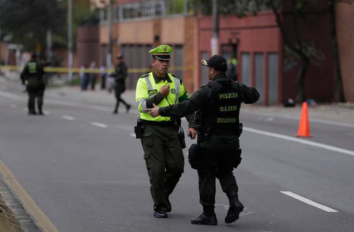 El paquete fue detonado de manera controlada, porque primeras versiones de la Policía, apuntaron a que se trataba de un explosivo.