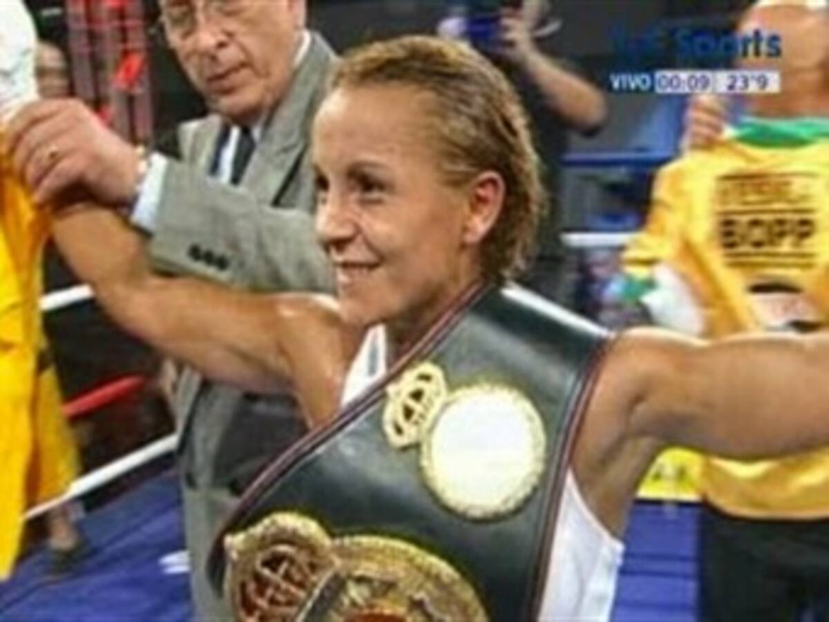 Olga 'La Mona' Julio cayó en combate por el título minimosca de la OMB