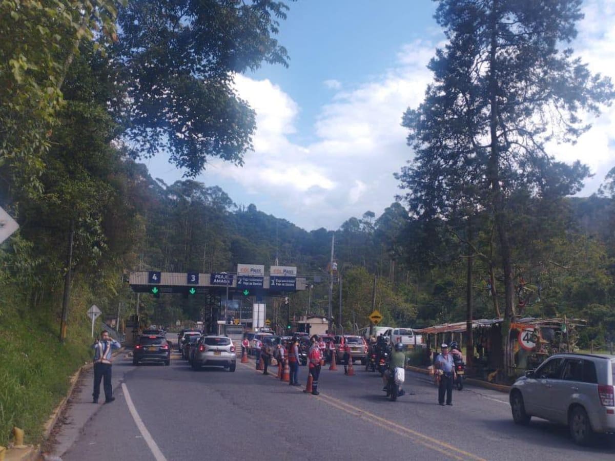 MinTransporte exigió mayor velocidad en el peaje de Amagá tras enorme represamiento de vehículos