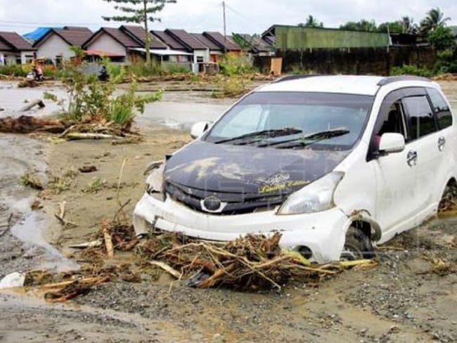 Ascienden a 79 los muertos por inundaciones en Indonesia