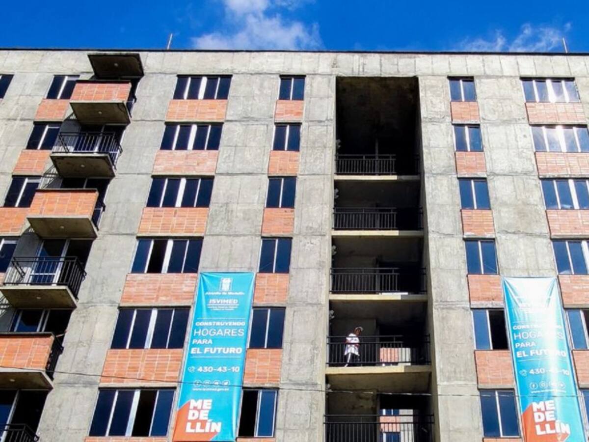 La Alcaldía de Medellín entregó 320 viviendas a familias de San Cristóbal