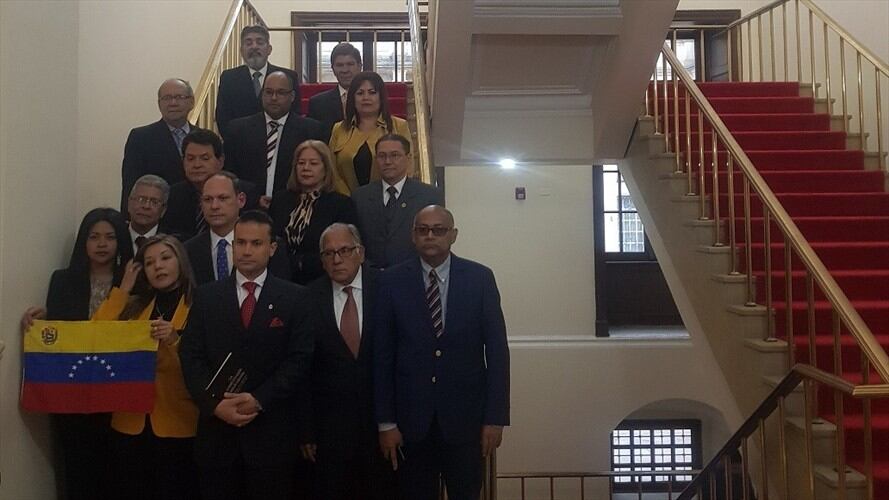 Tribunal Supremo de Justicia en el exilio condena a 18 años de cárcel a Maduro. Foto: La Wcon Julio Sánchez Cristo