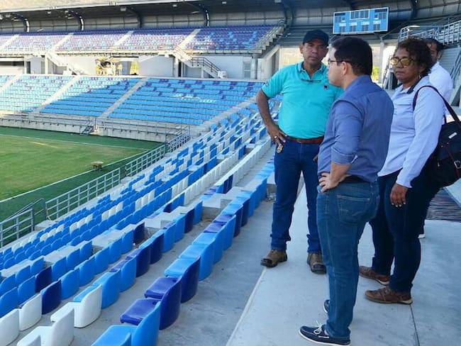 Alcalde Rafael Martínez, inspeccionando obras del nuevo estadio de fútbol de Santa Marta. /FOTO ALCALDÍA