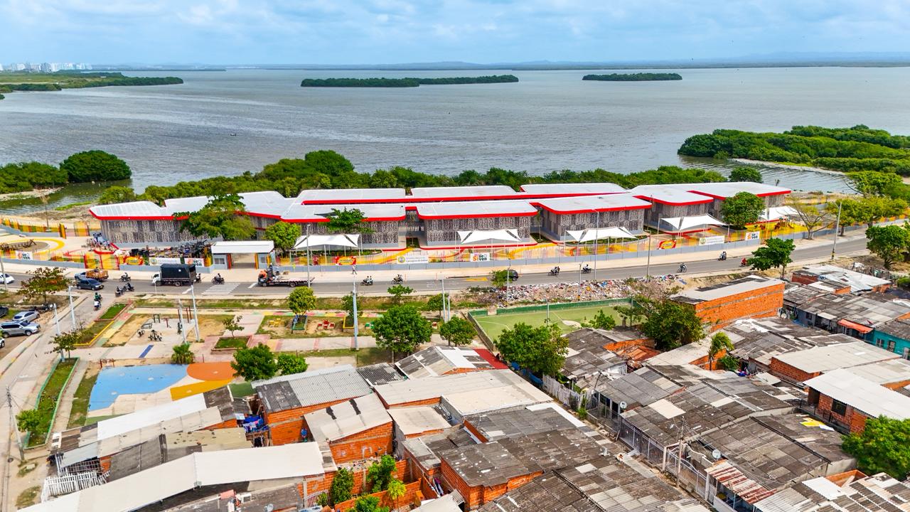 Primer colegio público con energía solar de Cartagena va con 95 % de avance en su modernización