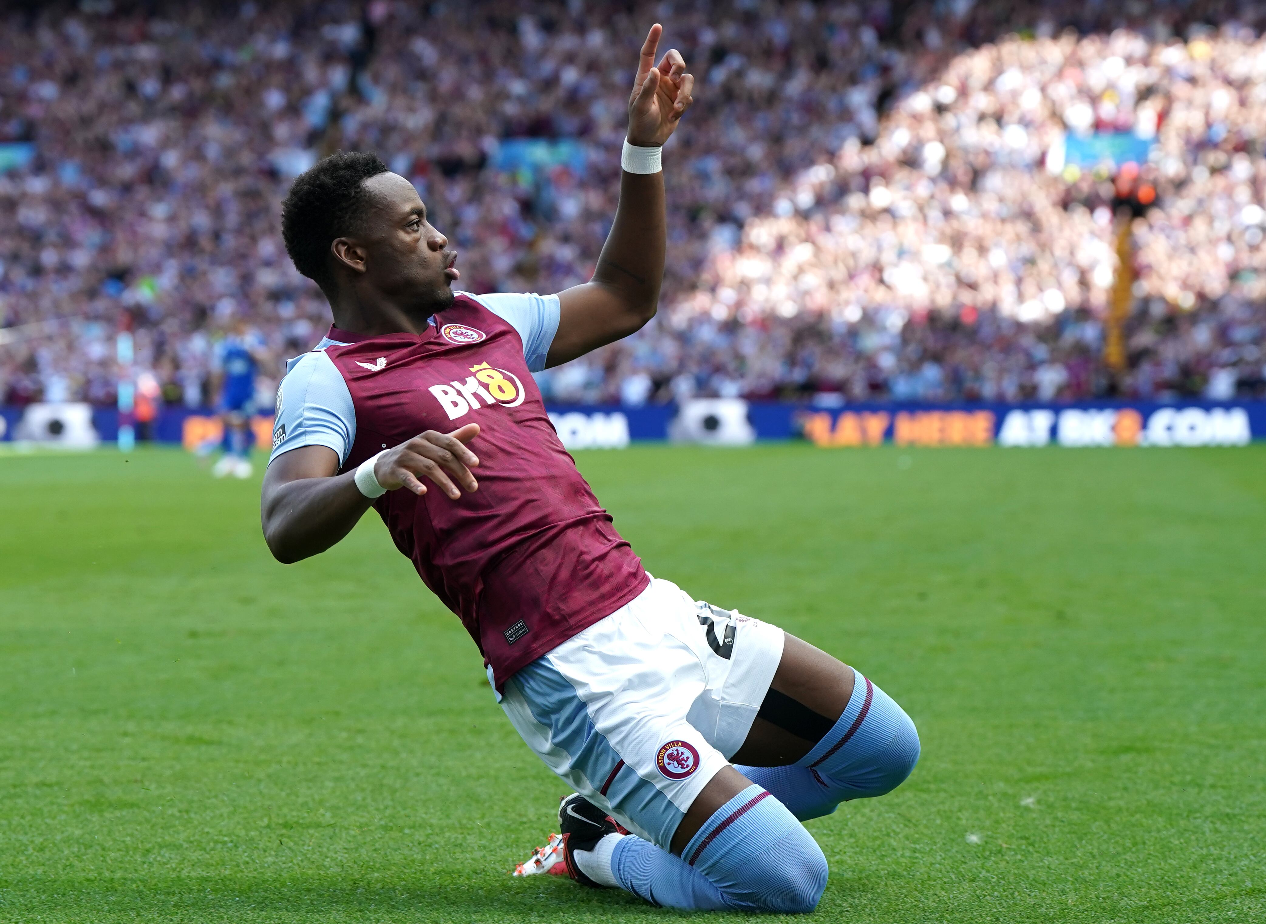 Jhon Jader Durán festejando su primer gol en la Premier League. (Photo by Nick Potts/PA Images via Getty Images)