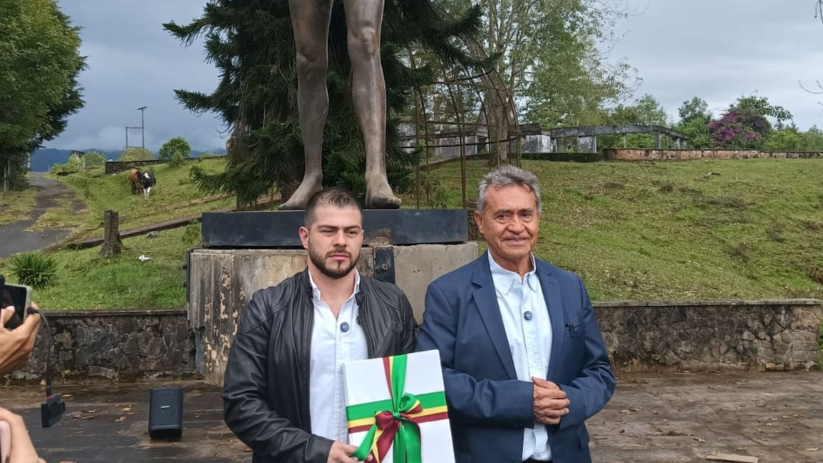 Polémica: Academia de Historia del Quindío rechaza donación de estatua de John Lennon