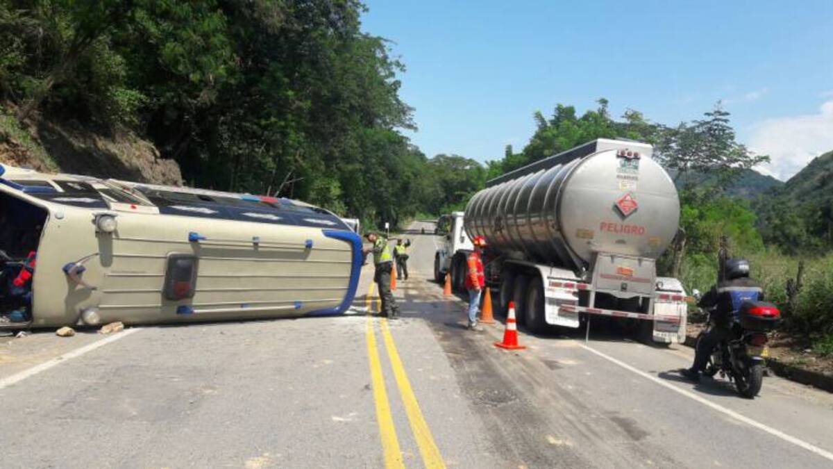 Caída de rocas originó otro accidente en la vía Manizales - Medellín