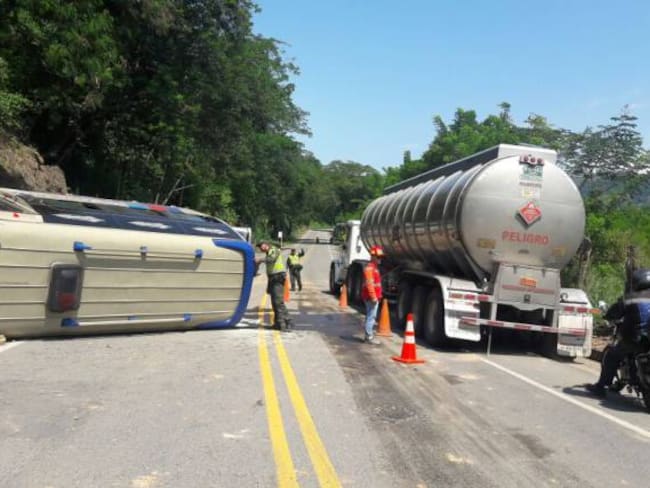 Caída de rocas originó otro accidente en la vía Manizales - Medellín