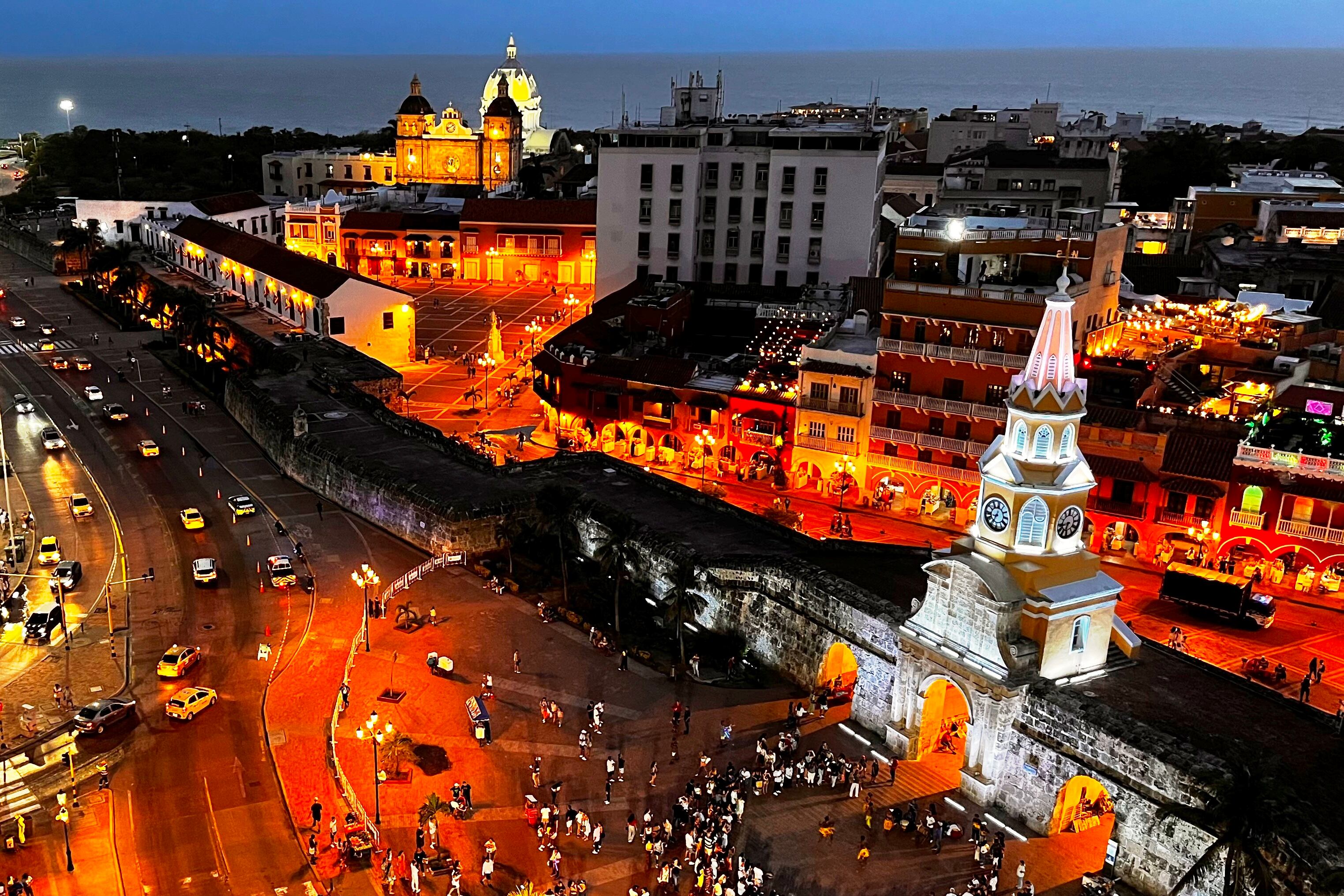 Sumérgete en un UKCOL Wonderland a través de una proyección interactiva en la Torre del Reloj