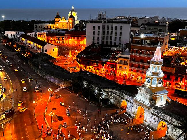 Sumérgete en un UKCOL Wonderland a través de una proyección interactiva en la Torre del Reloj
